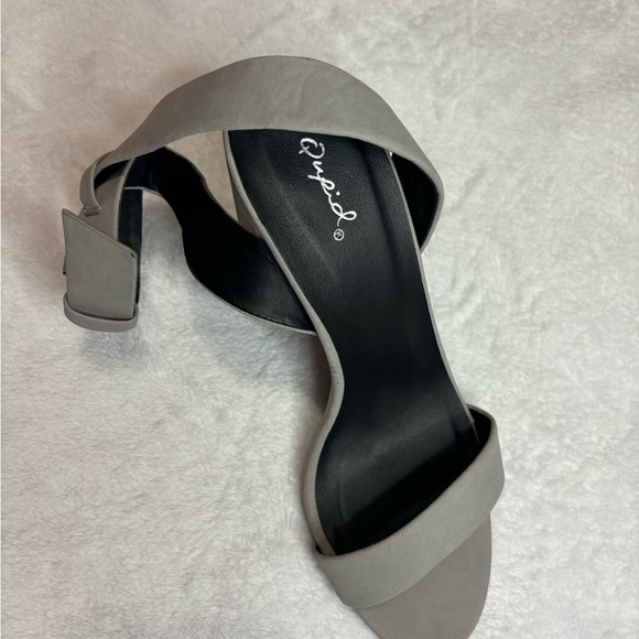 Ankle Strap Block Heel Sandals‎ Gray Size 9 - Picture 8 of 9